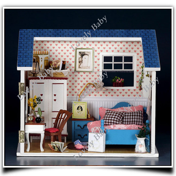 Кукольный домик с фурнитурой