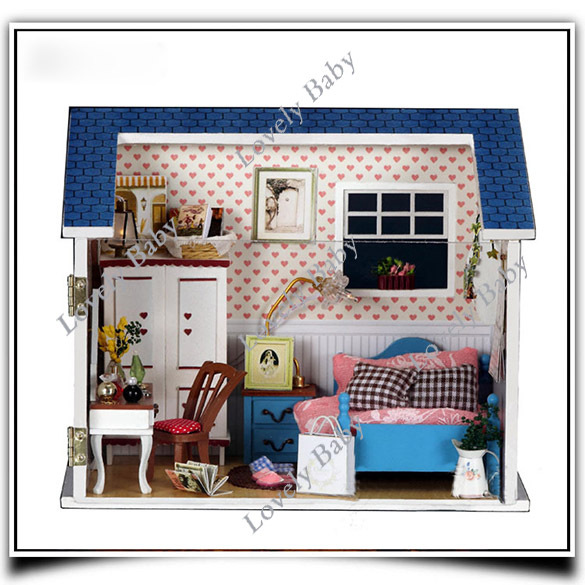 Кукольный домик с фурнитурой