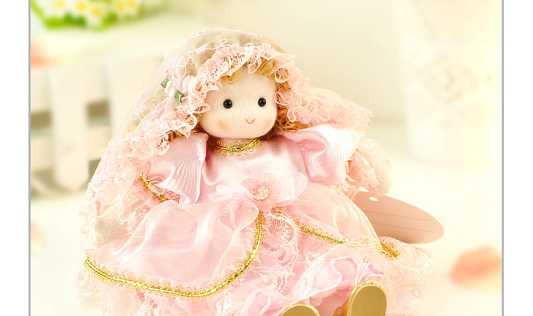 Музыкальная кукла в свадебном наряде