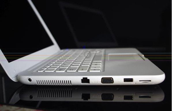 D525 - Ноутбук, Intel D525 1.86GHz, 13.3