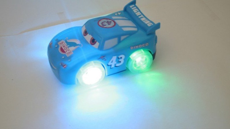 Игрушечная светящаяся машинка