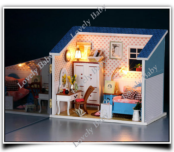 Кукольный домик с фурнитурой