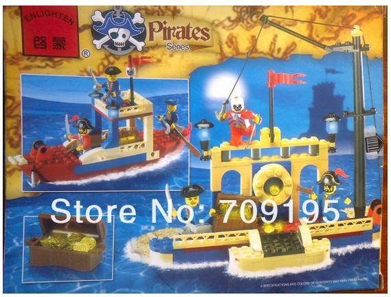 Детский конструктор пиратский корабль с командой