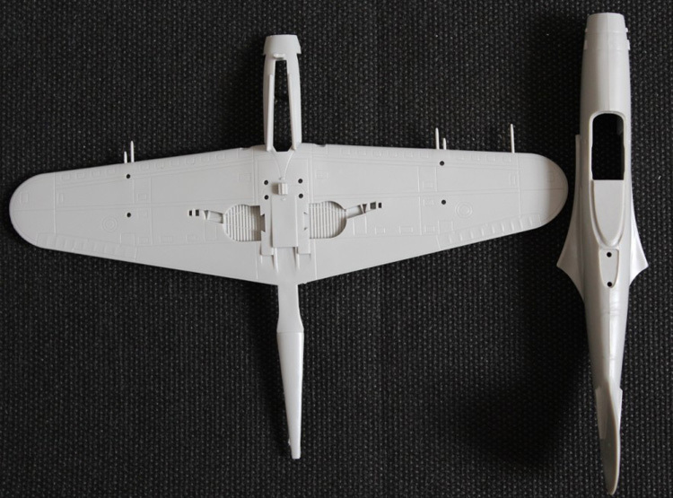 Сборная пластиковая модель американского легкого учебного самолета T-6G времен Второй Мировой Войны и послевоенного периода