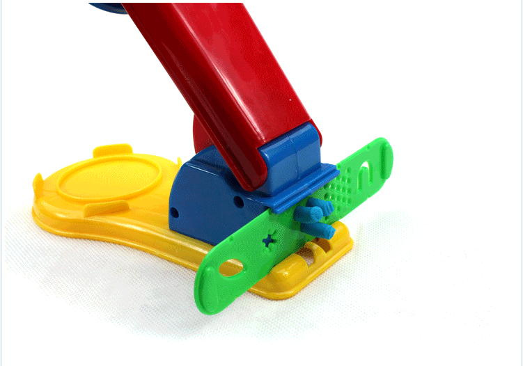 Цветной пластилин, формы и приспособления для игры