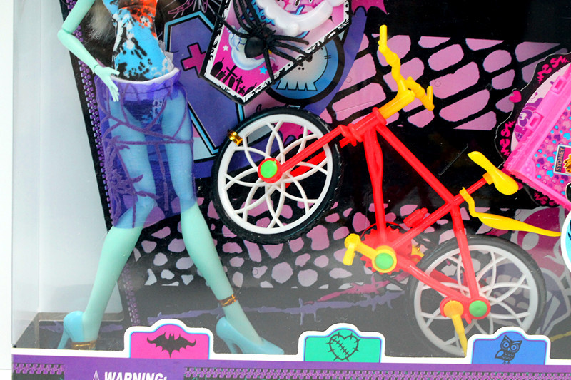 Кукла Фрэнки Штейн из Monster High с набором аксессуаров