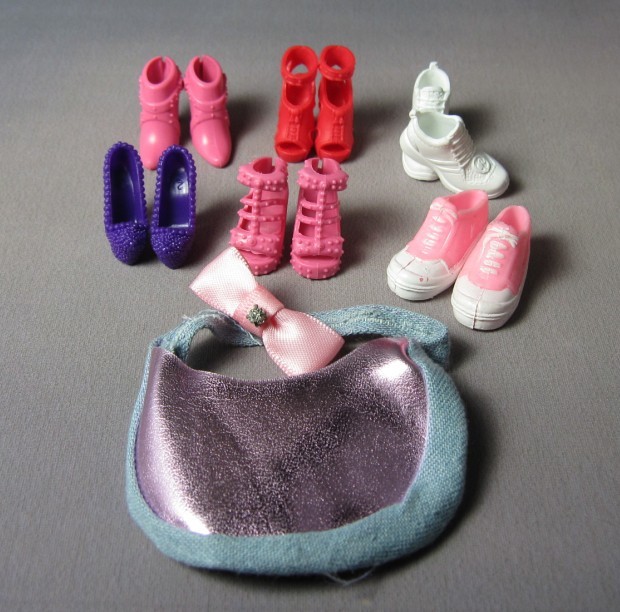 Одежда, обувь и аксессуары для Барби в стиле casual, 16 предметов