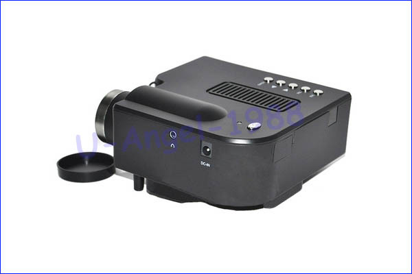 UC20 - небольшой цифровой светодиодный проектор, HD, SC / MMC до 8 Гб, USB