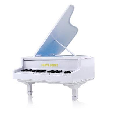 Стационарный телефон в форме фортепиано