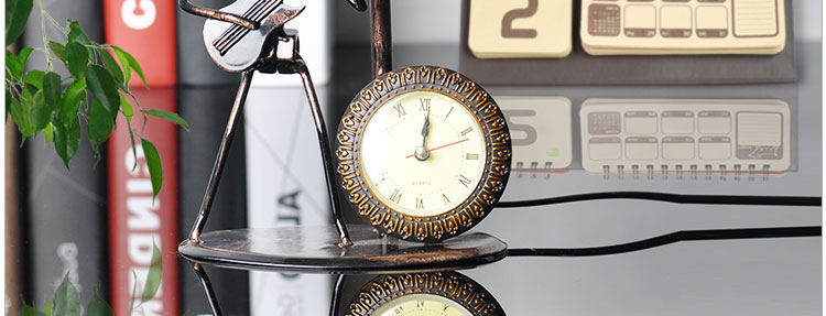 Настольная лампа с часами