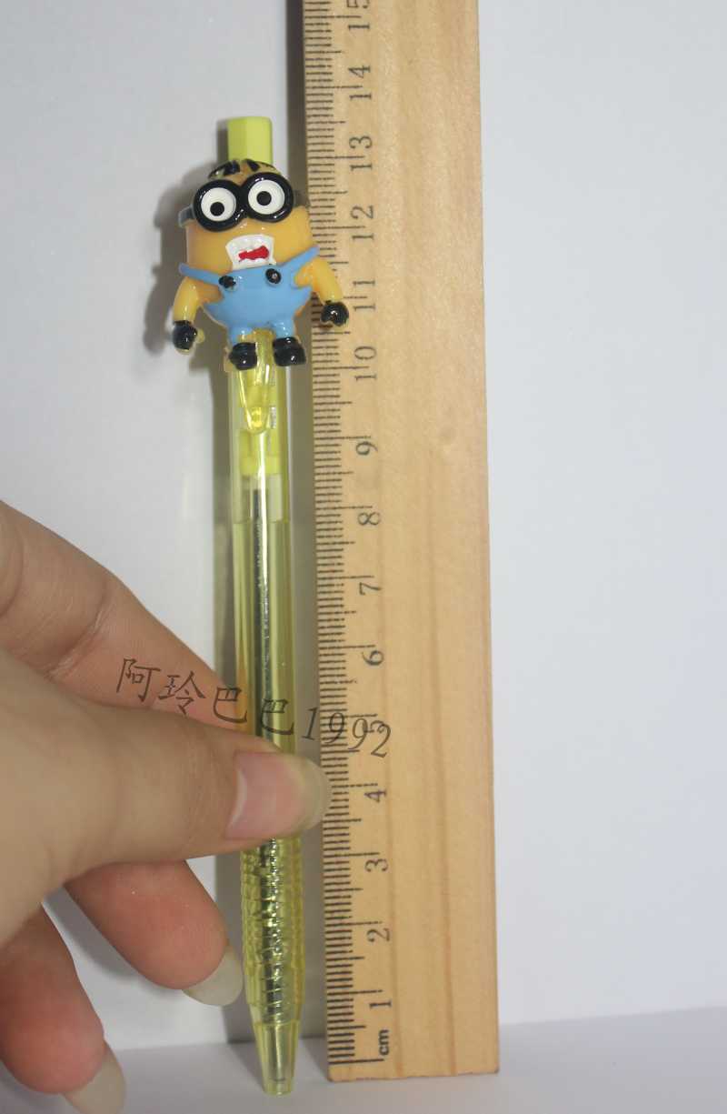 Синяя шариковая ручка