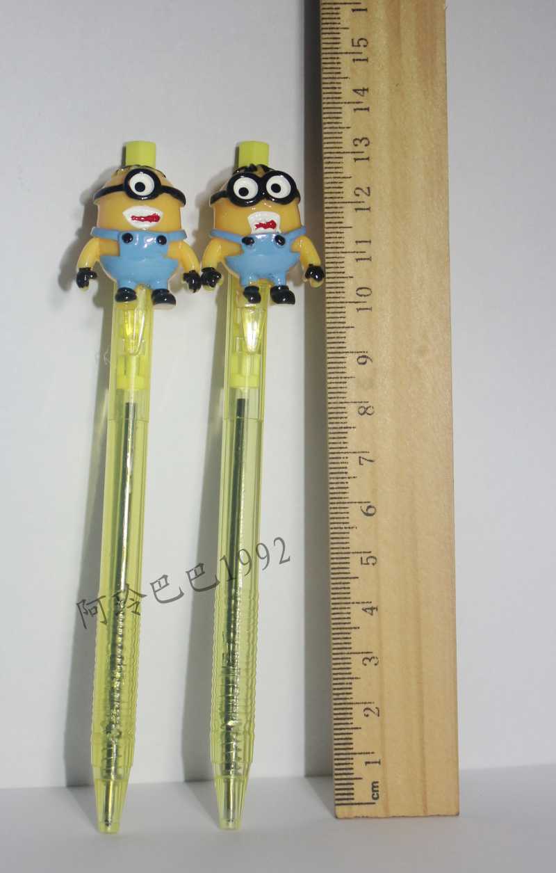 Синяя шариковая ручка