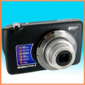 DC800 - цифровой фотоаппарат, 15MP, 2.7" TFT (Сенсорный экран), 4x цифровой зум, стабилизация изображения