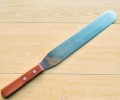 Металлический скребок-нож с деревянной ручкой для оформления кондитерских изделей
